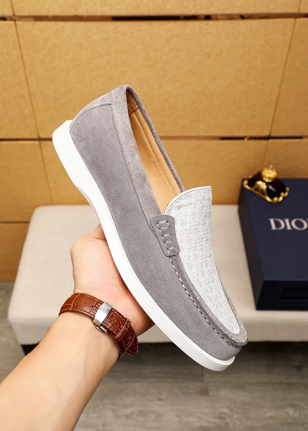 Men's shoes 💰460 💐 Product trademark: Dior "Dior" casual leather shoes Regular size: 38-44 (45.46.47🉑️Customized) Product materials: Selected Italian imported first-layer calfskin upper, imported water-dyed 🐂 cowhide lining. Strong three-dimensional visual effect, rubber outsole Color: 3⃣️colors available